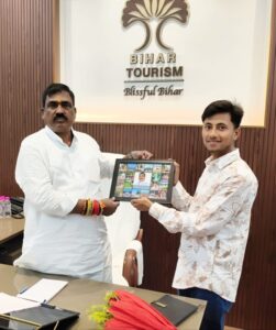 नितेश पर्यटन मंत्री से मिलकर वाल्मीकिनगर टाइगर रिजर्व आने का निमंत्रण दिया