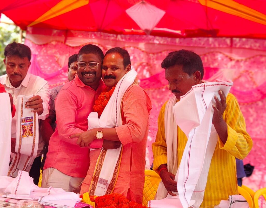गौनाहा के लक्षनौता पहुंचे मंत्री नंदकिशोर राम का हुआ भव्य स्वागत ।
