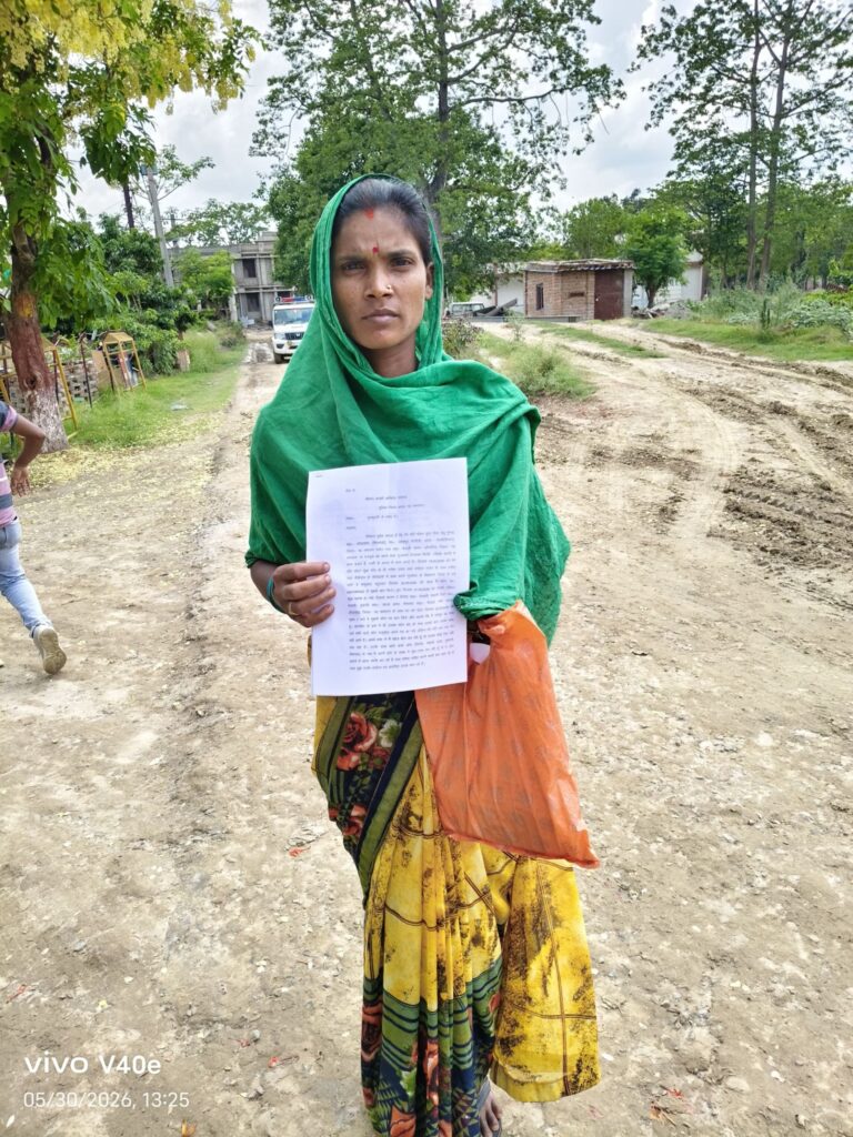 गुजरात से लौटने के दौरान मजदूर लापता, पत्नी ने एसपी से लगाई खोजबीन की गुहार