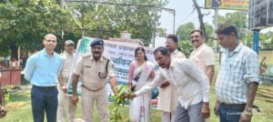 विश्व पर्यावरण दिवस पर बगहा में बड़ा संदेश: SDM और SDPO ने टीम के साथ किया वृक्षारोपण
