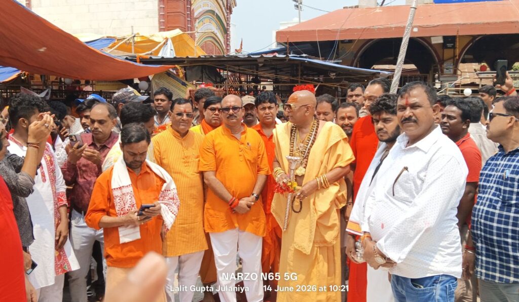 आवाह्न पीठाधीश्वर आचार्य महामंडलेश्वर पहुँचे मां तारापीठ*