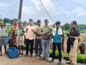 उद्यान दिवस के अवसर पर पौधा और मशरूम कीट का वितरण