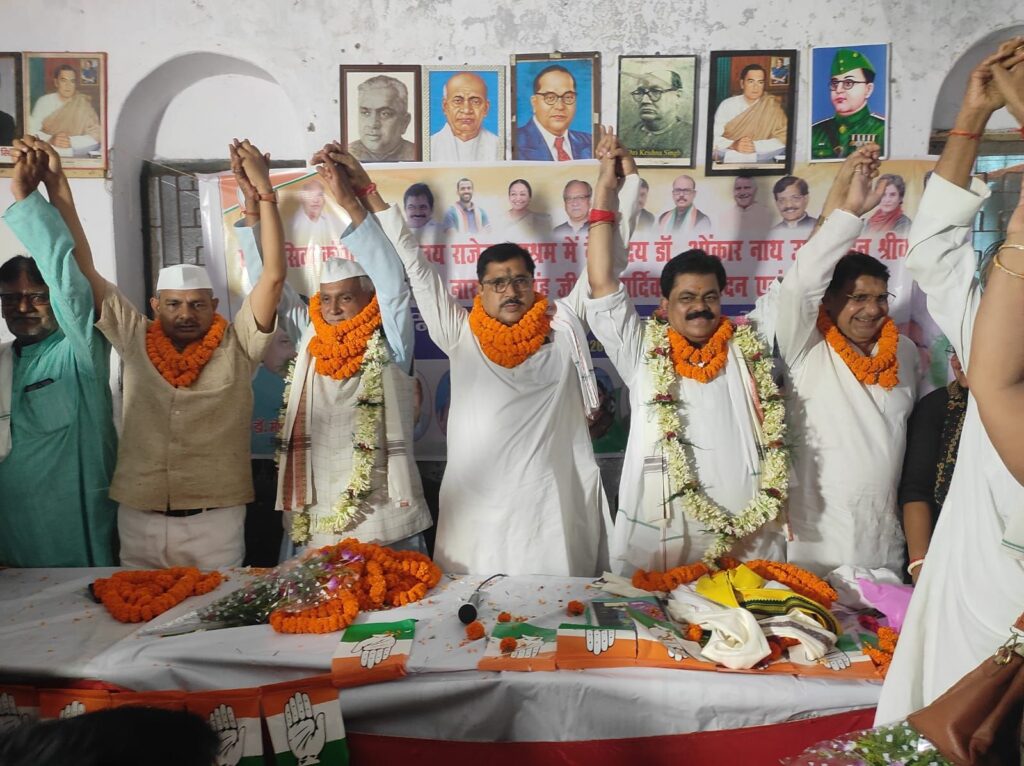 कांग्रेस के नवनियुक्त प्रदेश उपाध्यक्ष डॉ. मोहन श्रीवास्तव एवं सत्येंद्र नारायण सिंह के सम्मान में भव्य अभिनंदन समारोह