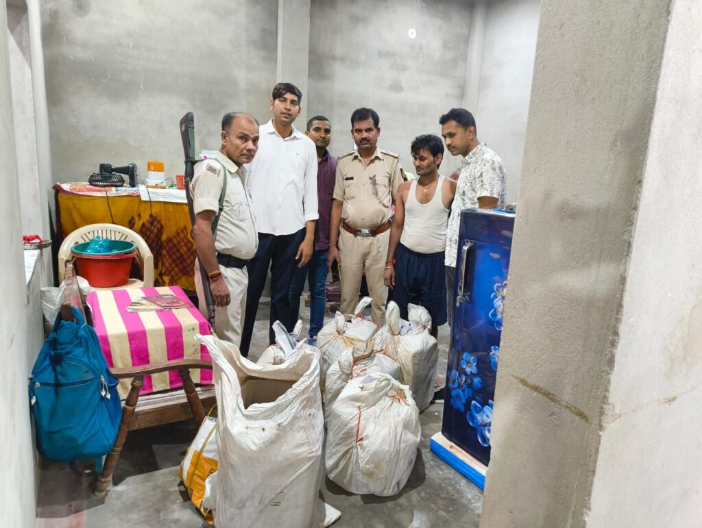छ:बोरा अवैध लॉटरी समेत कारोबारी बगहा से गिरफ्तार
