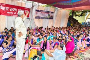 डीएम कार्यालय पर आशा कार्यकर्ताओं का हल्ला बोल, 11 सूत्रीय मांगों को लेकर जोरदार प्रदर्शन