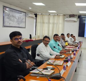 *डीआरयूसीसी बैठक में वाल्मीकिनगर लोकसभा क्षेत्र की रेल सुविधाओं को लेकर कई महत्वपूर्ण मांगें उठीं*