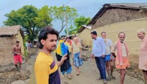 मुखिया प्रमोद ठाकुर के नेतृत्व में चमकी गुदगुदी पंचायत की सड़क, ग्रामीण के सहयोग से हटाया अतिक्रमण
