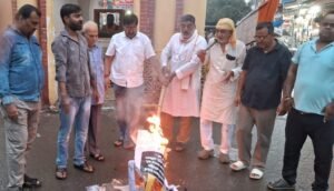 *बिहार के नगर निकायों के सफाईकर्मियों के जायज मांगों के समर्थन में विकास एवं आवास मंत्री का पुतला दहन*