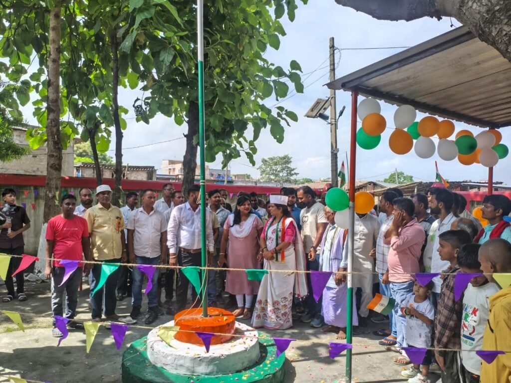 स्वतंत्रता दिवस पर बगहा पुलिस जिला व पंचायतों में आन-बान-शान से फहराया गया तिरंगा