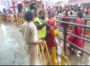 सुरक्षा और भीड़ नियंत्रण में जुटे सिविल डिफेंस के वार्डन