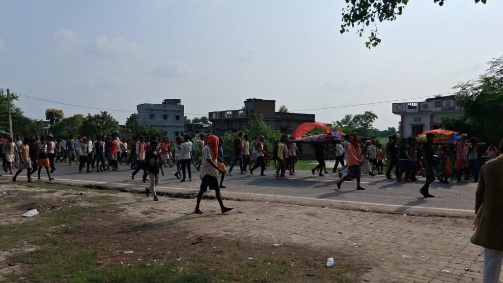 छठियार की खुशियां मातम में बदलीं, बेकाबू बस ने पांच को रौंदा