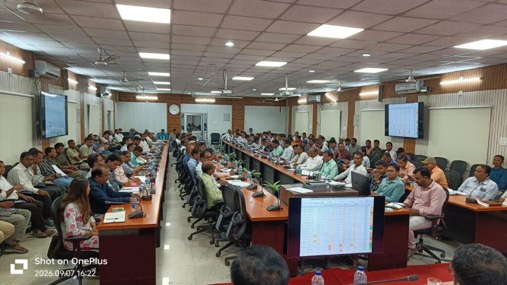 योजनाओं में तेजी लाएं, रोजगार और विकास कार्यों को दें प्राथमिकता: जिला पदाधिकारी।