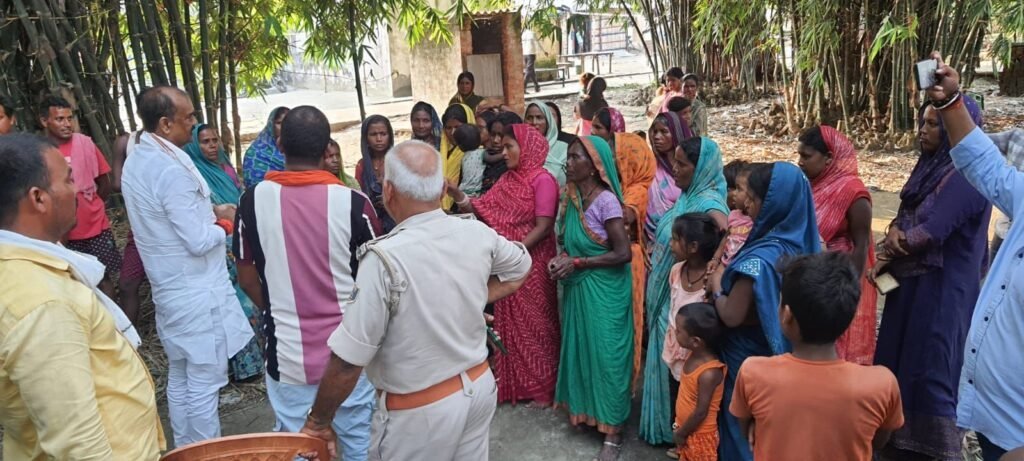 जनता के बीच पहुंचे वाल्मीकिनगर विधायक, समस्याओं के समाधान का दिया भरोसा